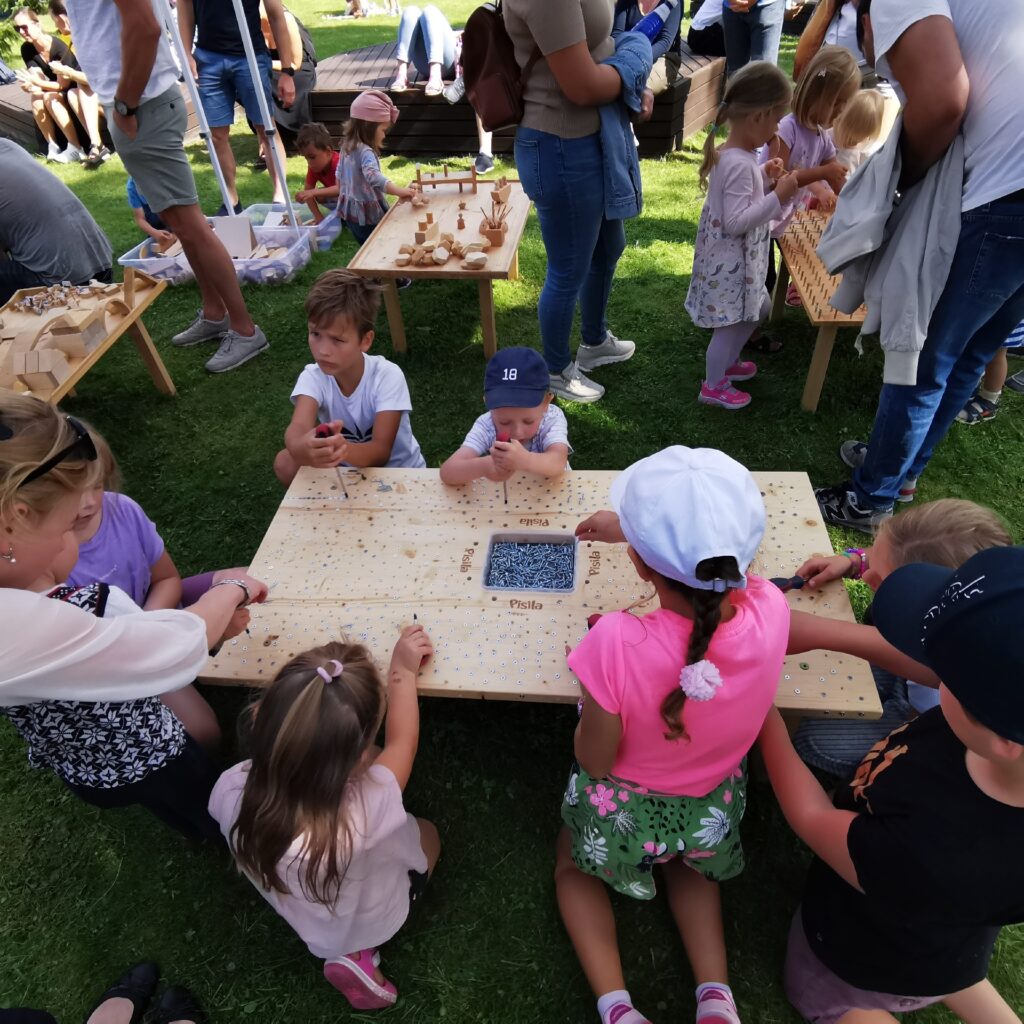 Kutsu meid üritusele -kruvilaud üritusele - pisila tegevuslauad